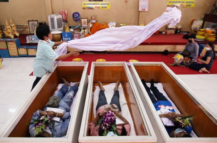 Chiêm bao mơ thấy đám tang là điềm lành hay dữ?
