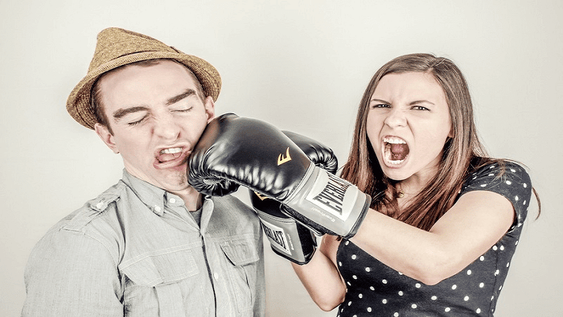Mơ thấy 2 vợ chồng đánh nhau ẩn chứa điềm báo gì?