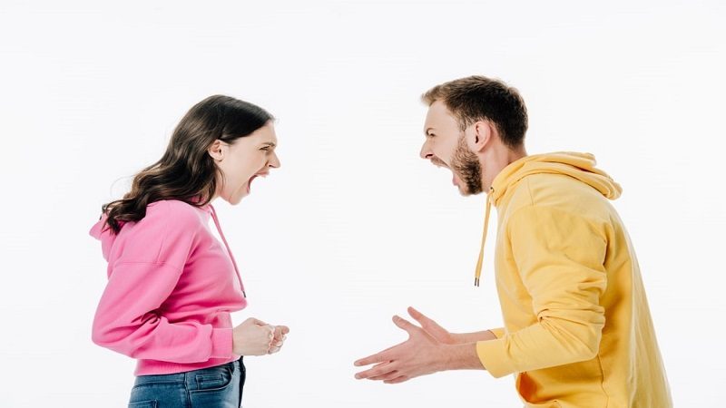Chiêm bao thấy 2 vợ chồng không ngừng cãi nhau là điềm gì?